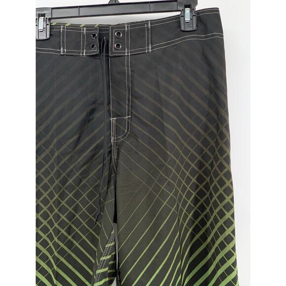 CLOTHIN Men's lack-Green Square Print Pull-On Swim Board Shorts SZ 30 - Picture 5 of 12